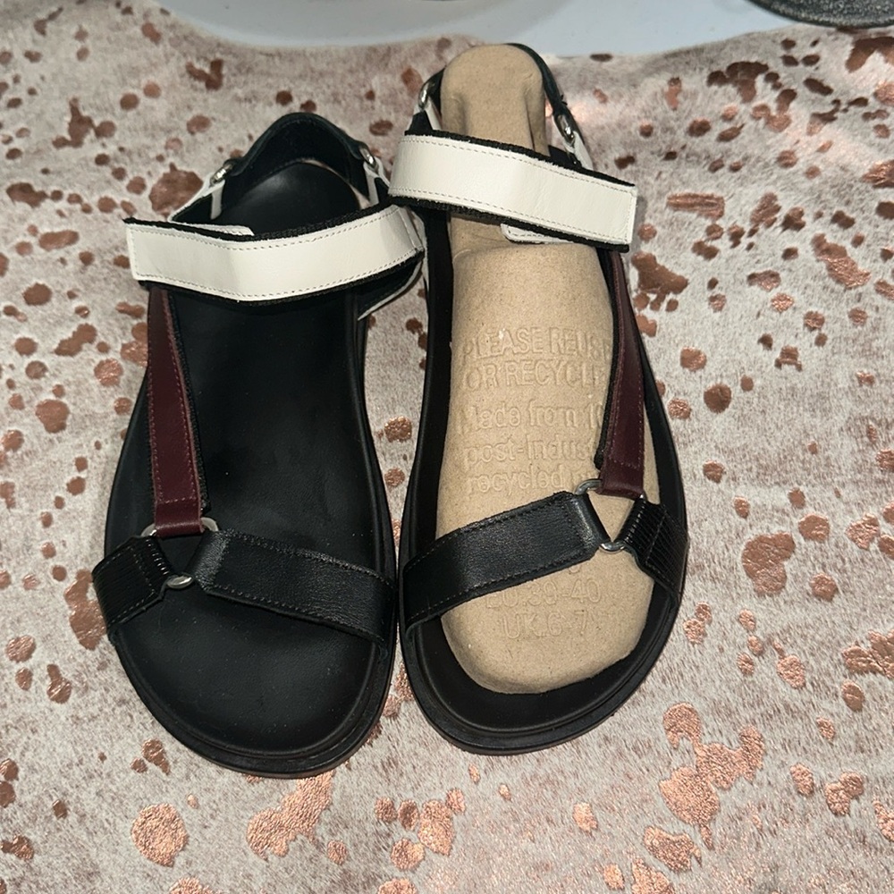 Women's Black, White & Burgundy Casual Strap Sandals